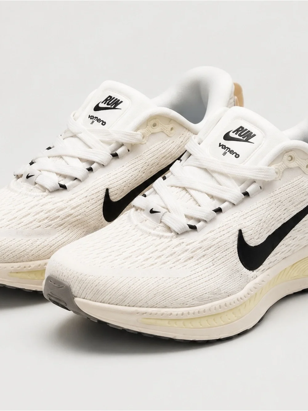 Nike Vomero White & Black Running Shoes